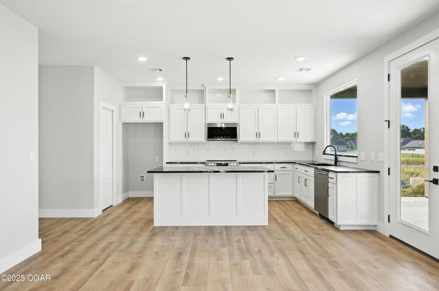 837 Modern Way, Carthage, MO 64836