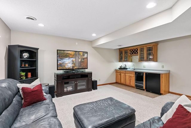 689 Havenhill Road, Eagan, MN 55123