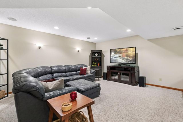 689 Havenhill Road, Eagan, MN 55123