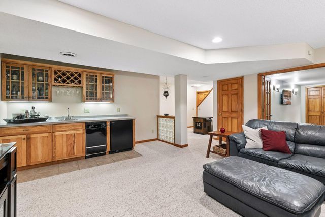 689 Havenhill Road, Eagan, MN 55123
