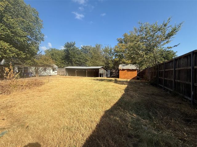 1800 Cottonwood Road, Carrollton, TX 75006