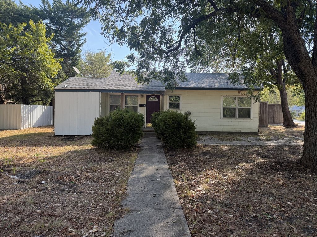 1800 Cottonwood Road, Carrollton, TX 75006