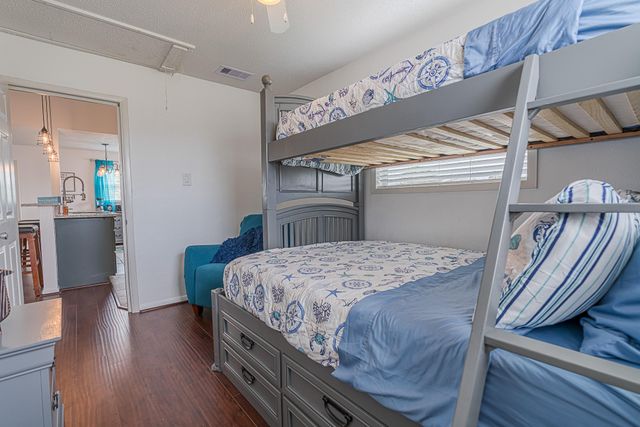 4007 Grayson Drive, Galveston, TX 77554