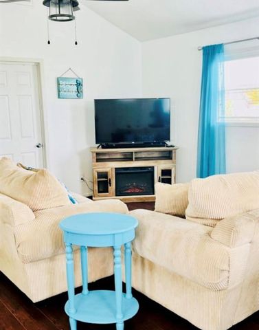 4007 Grayson Drive, Galveston, TX 77554