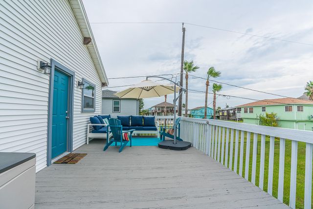4007 Grayson Drive, Galveston, TX 77554