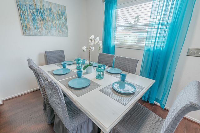 4007 Grayson Drive, Galveston, TX 77554