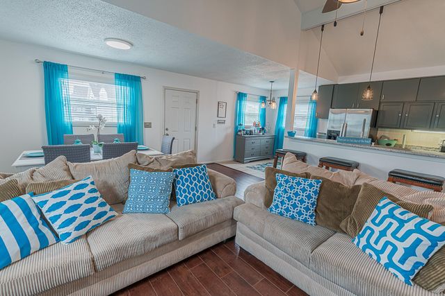 4007 Grayson Drive, Galveston, TX 77554