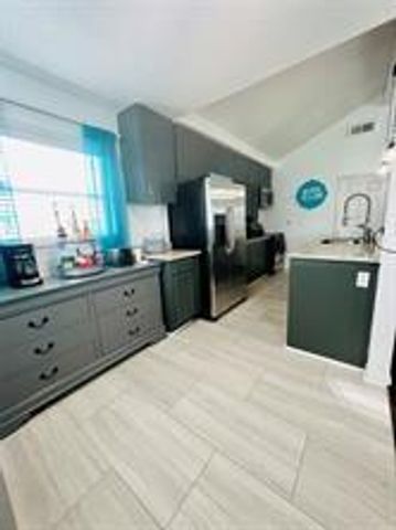 4007 Grayson Drive, Galveston, TX 77554