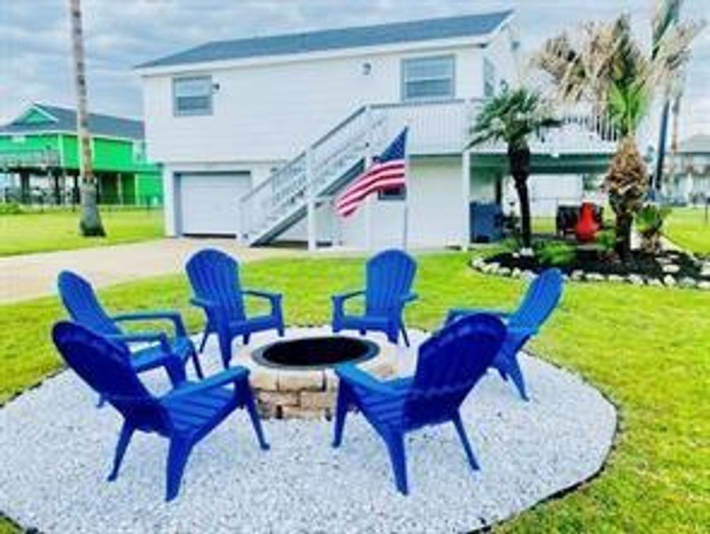 4007 Grayson Drive, Galveston, TX 77554