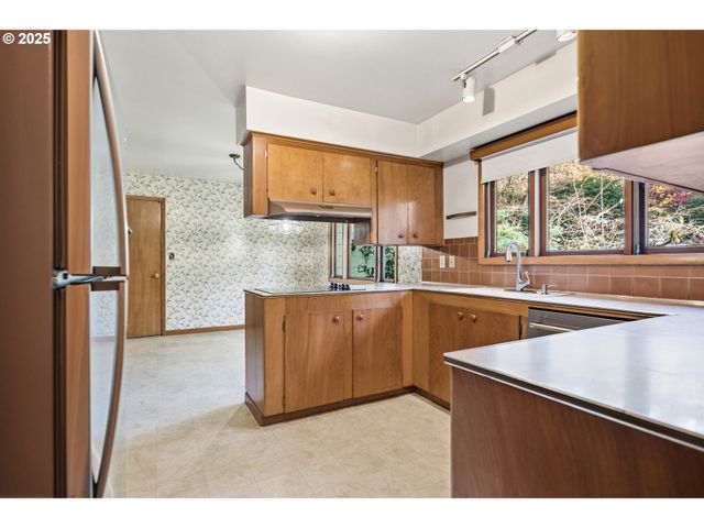 13248 S IRON MOUNTAIN Blvd, Portland, OR 97219