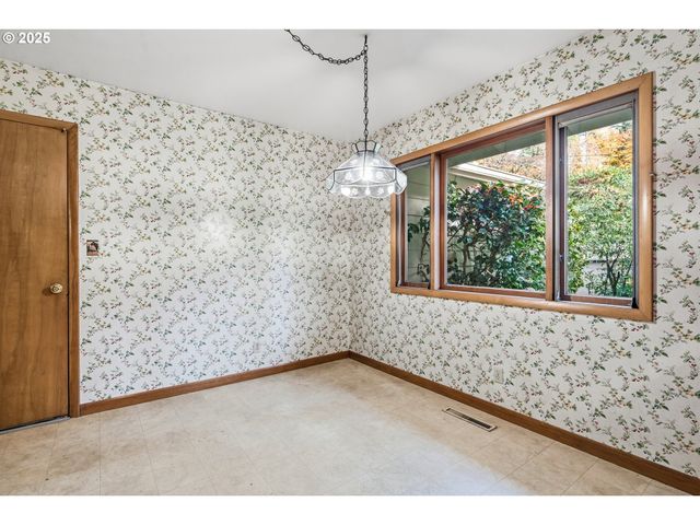 13248 S IRON MOUNTAIN Blvd, Portland, OR 97219