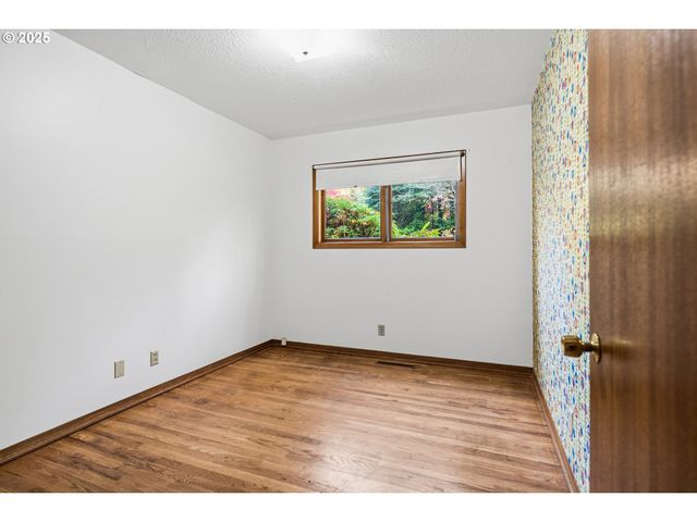 13248 S IRON MOUNTAIN Blvd, Portland, OR 97219