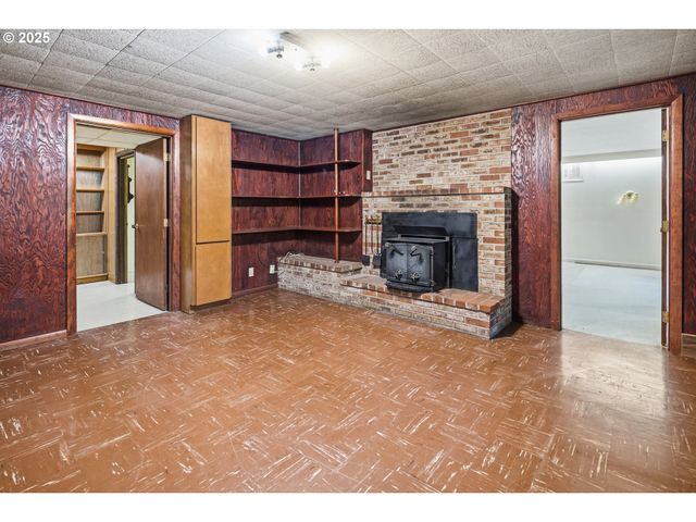 13248 S IRON MOUNTAIN Blvd, Portland, OR 97219