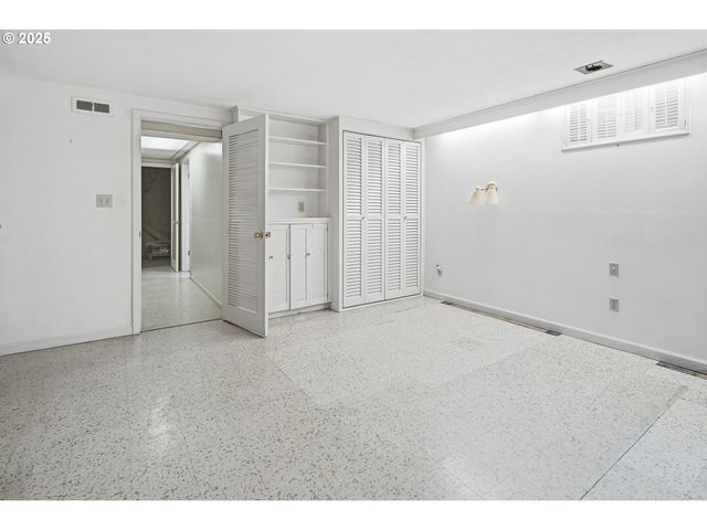 13248 S IRON MOUNTAIN Blvd, Portland, OR 97219