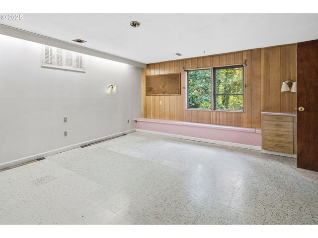 13248 S IRON MOUNTAIN Blvd, Portland, OR 97219