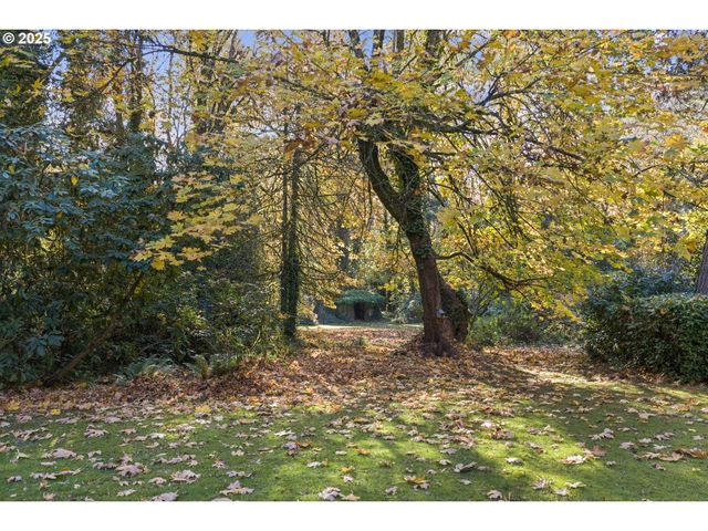 13248 S IRON MOUNTAIN Blvd, Portland, OR 97219