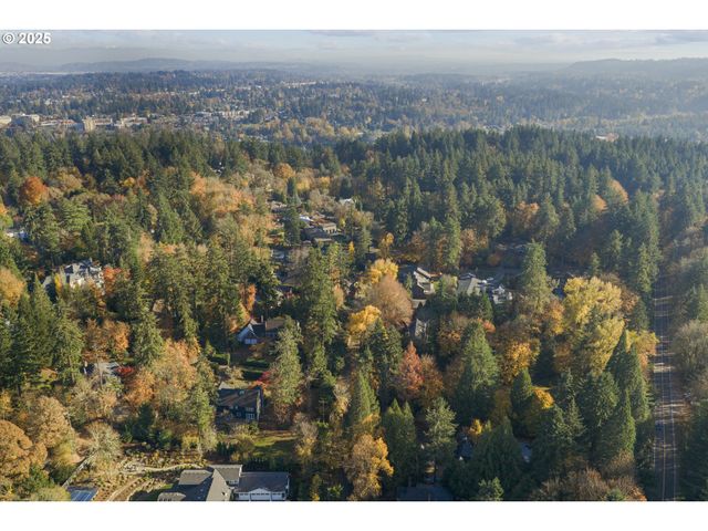 13248 S IRON MOUNTAIN Blvd, Portland, OR 97219