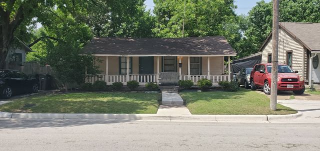 7613 Marys Creek Drive, Fort Worth, TX 76116
