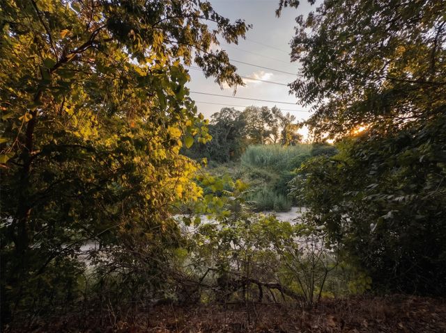 7613 Marys Creek Drive, Fort Worth, TX 76116