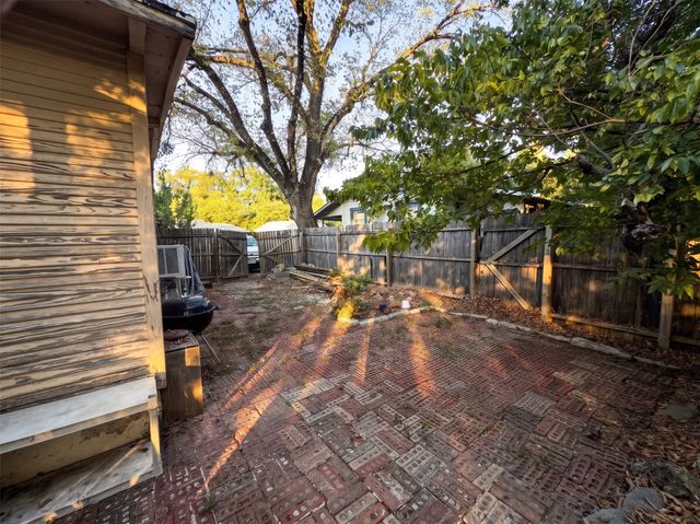 7613 Marys Creek Drive, Fort Worth, TX 76116