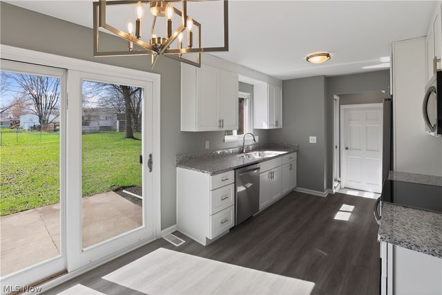 727 Fairwood Boulevard, Elyria, OH 44035