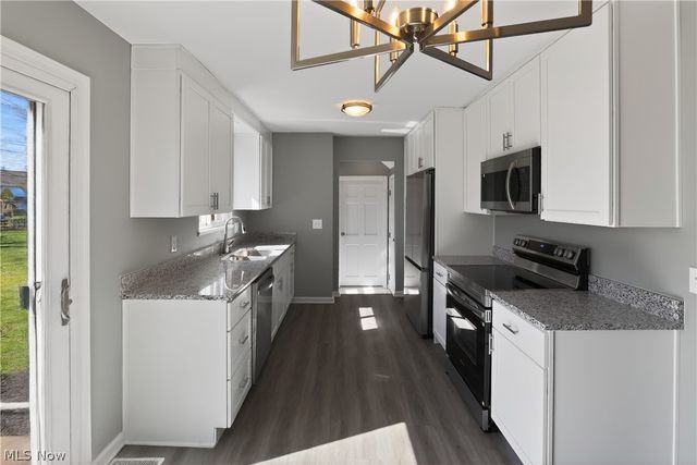 727 Fairwood Boulevard, Elyria, OH 44035