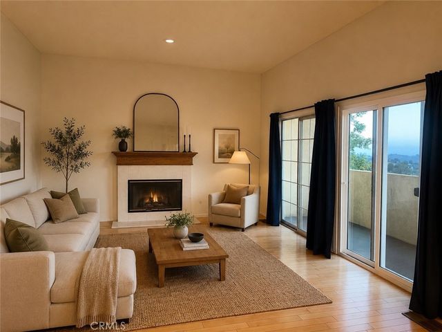 3863 Cazador, Los Angeles, CA 90065