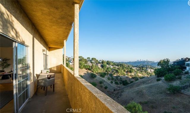 3863 Cazador, Los Angeles, CA 90065