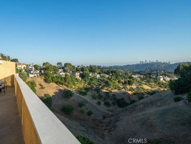 3863 Cazador, Los Angeles, CA 90065