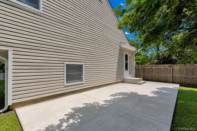 23 Riviera Drive, Smithtown, NY 11787