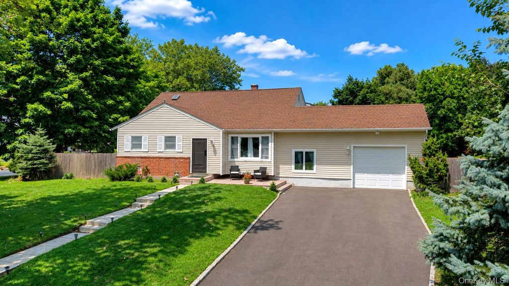 23 Riviera Drive, Smithtown, NY 11787