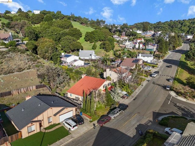 28174 Dobbel Ave, Hayward, CA 94542