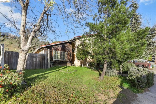28174 Dobbel Ave, Hayward, CA 94542