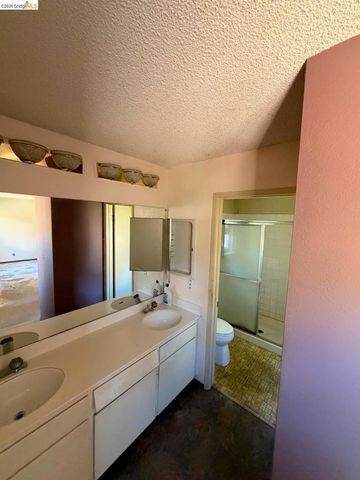 28174 Dobbel Ave, Hayward, CA 94542