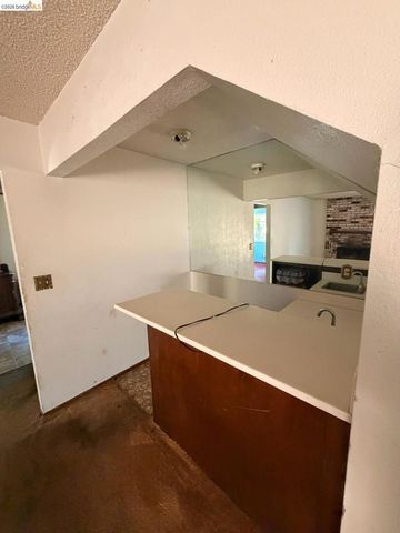 28174 Dobbel Ave, Hayward, CA 94542