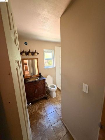 28174 Dobbel Ave, Hayward, CA 94542