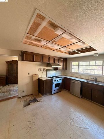 28174 Dobbel Ave, Hayward, CA 94542