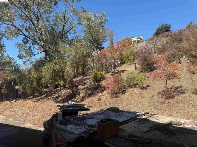 28174 Dobbel Ave, Hayward, CA 94542