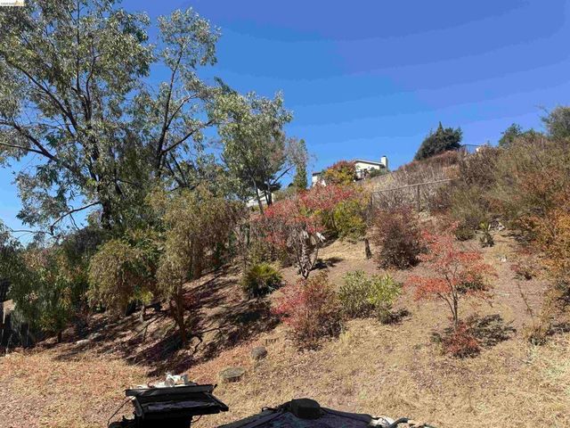 28174 Dobbel Ave, Hayward, CA 94542