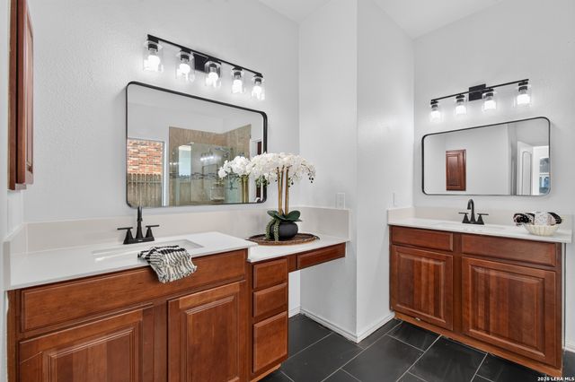 3027 HIDDEN MDW, Seguin, TX 78155