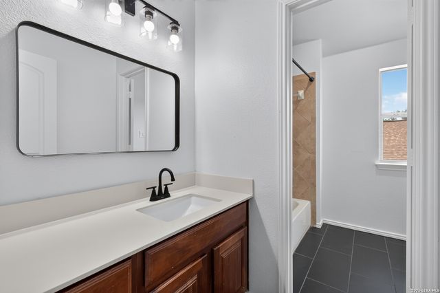3027 HIDDEN MDW, Seguin, TX 78155