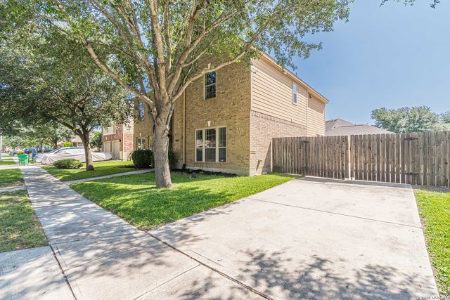 3027 HIDDEN MDW, Seguin, TX 78155