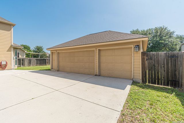 3027 HIDDEN MDW, Seguin, TX 78155