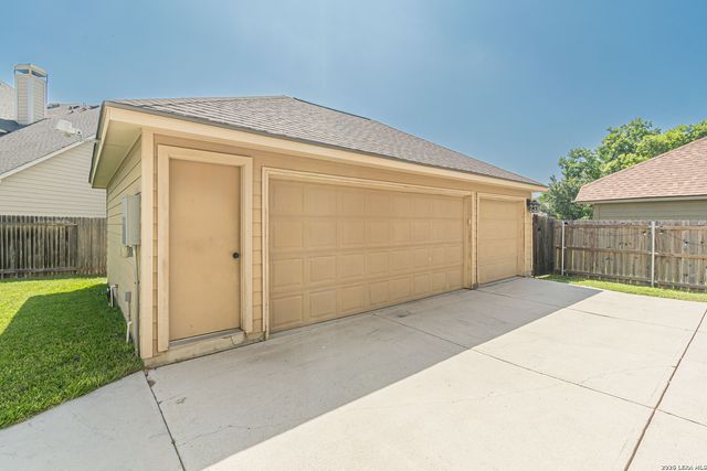 3027 HIDDEN MDW, Seguin, TX 78155