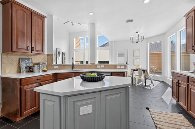 3027 HIDDEN MDW, Seguin, TX 78155