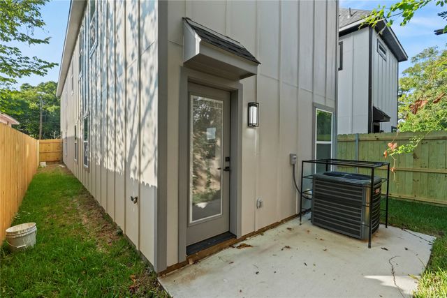 2404 Scott Street, Dallas, TX 75215