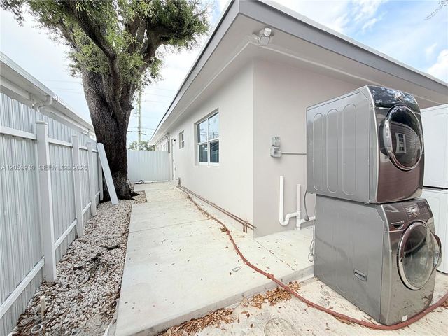 3392 NW 50th St 3392, Miami, FL 33142