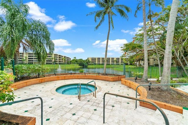 1760 PALM COVE Boulevard 5-305, Delray Beach, FL 33445