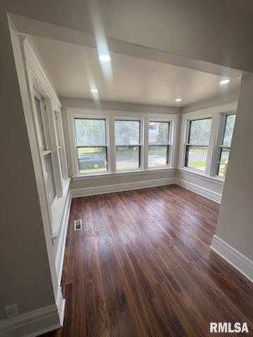 1611 W BARKER Avenue, Peoria, IL 61606