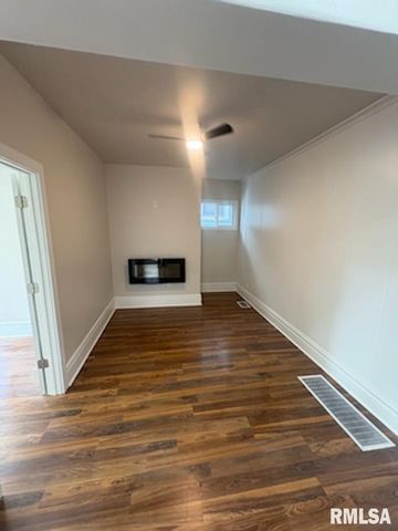 1611 W BARKER Avenue, Peoria, IL 61606